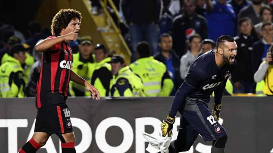 Atlético-PR se vê "mais forte" na Libertadores após classificação sofrida