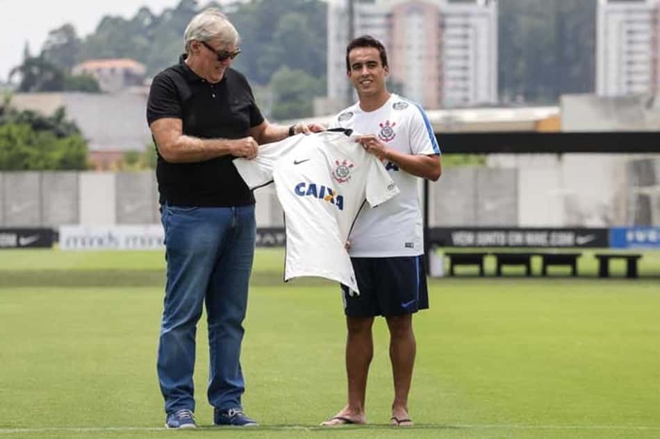 Apresentado no Corinthians, Jadson diz: 'Abri mão de dinheiro para voltar'