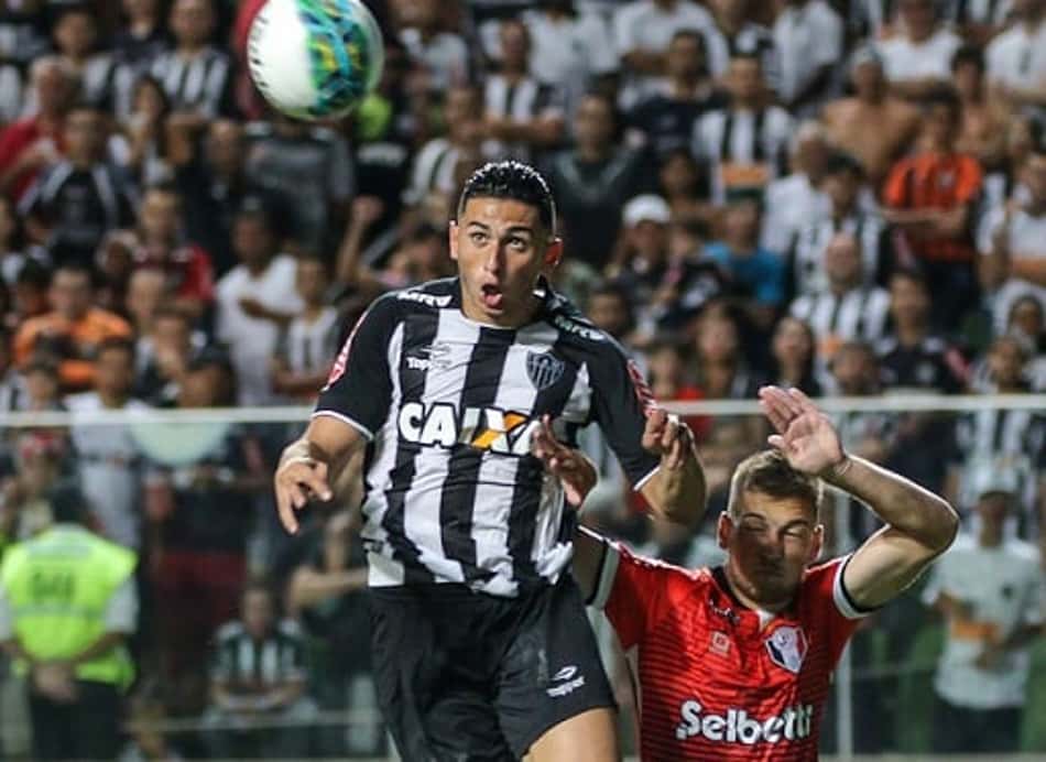 Sem espaço no Atlético-MG, lateral Danilo é emprestado à Ponte Preta