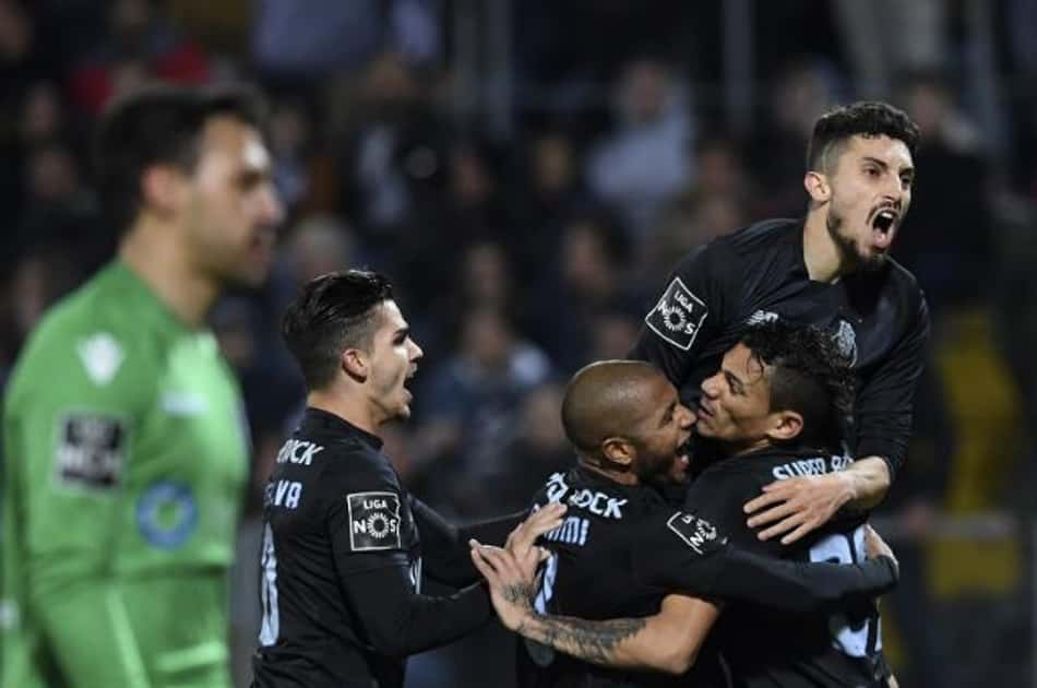 Gol de Soares, do Porto, sobre o Vitória de Guimarães 