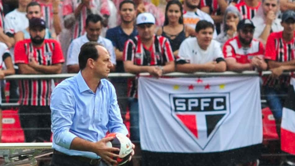 Ceni destaca intensidade e pede time como 'extensão da torcida'