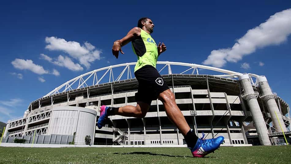 Não viaja: lesão na panturrilha tira Montillo de jogo contra o Olimpia