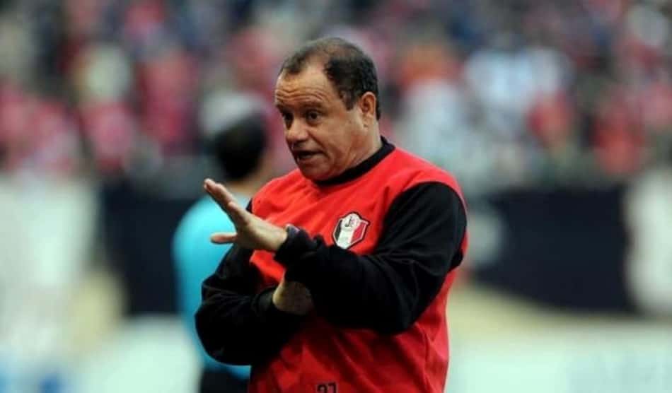 Bangu demite Eduardo Allax pela manhã e anuncia Arturzinho como novo técnico