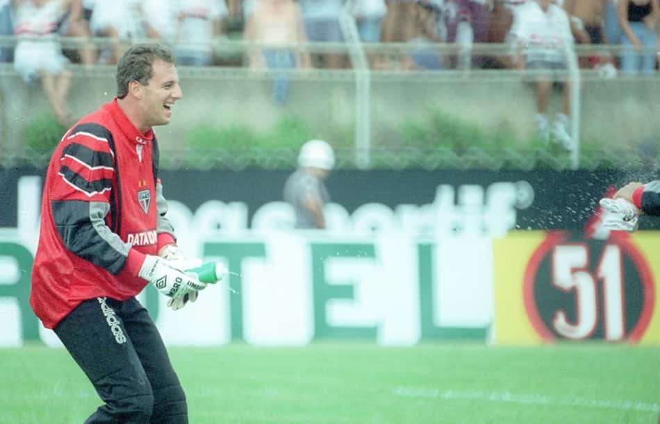 Ceni comemora primeiro gol na carreira