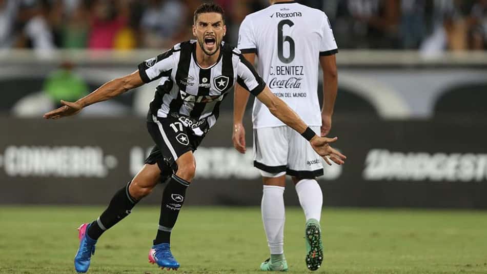 Pimpão marca de bicicleta e Botafogo sai na frente contra o Olimpia
