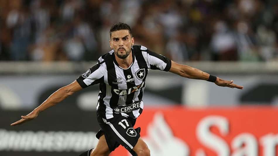 Bola nele! 'Iluminado', Pimpão pode igualar marca de ex-meia do clube