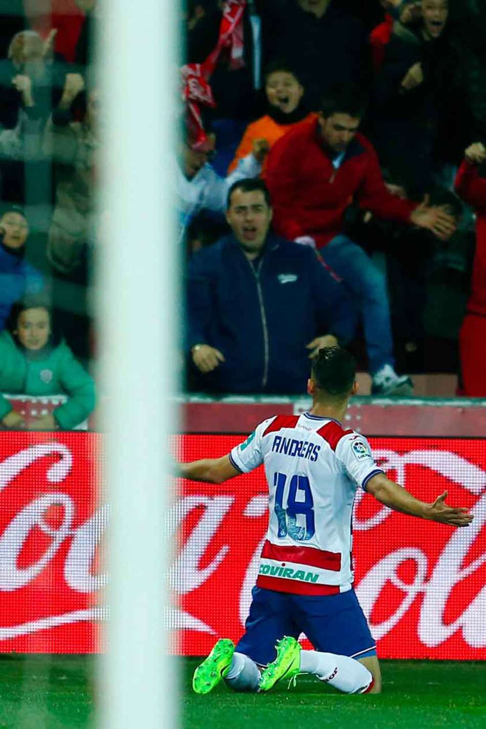 Brasileiro marca, é expulso, mas Granada goleia o Betis no Espanhol