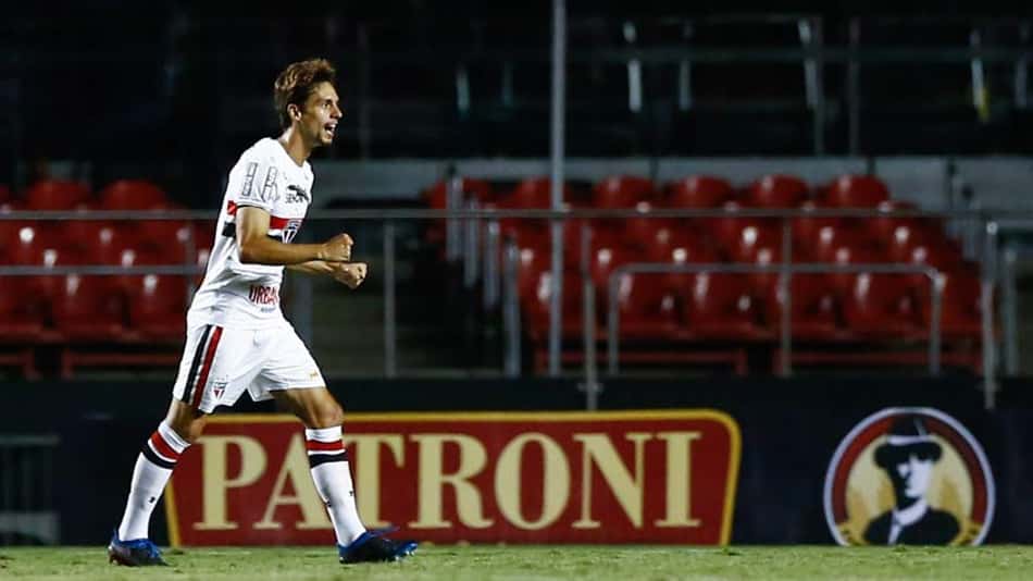Rodrigo Caio vira 'patrão' do São Paulo com jogos, gol e até assistência