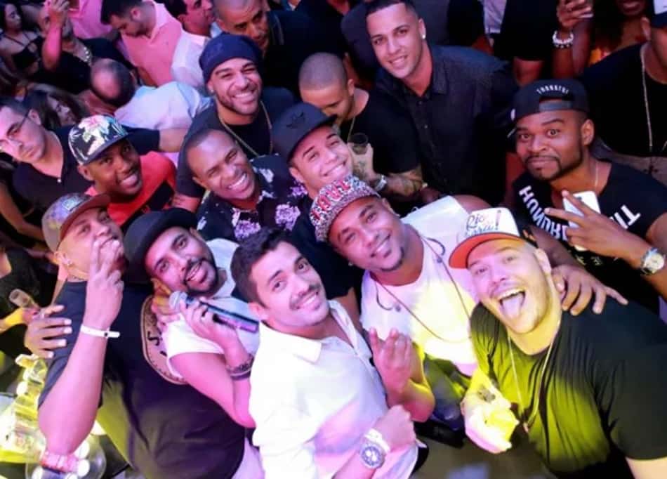 Adriano comemora aniversário em boate no Rio de Janeiro