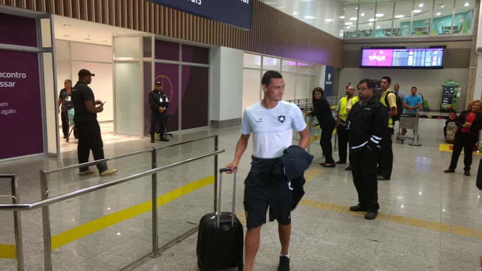 Emerson Silva fala em experiência na Libertadores: 'Aprendemos a jogar'
