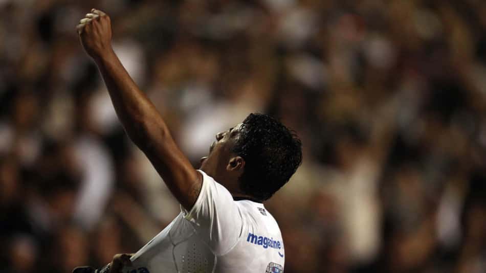 Paulinho completa 32 anos! Veja gol histórico contra o Vasco na Liberta