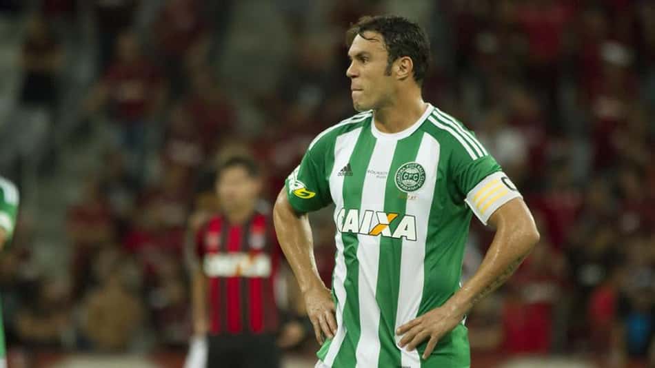 Coritiba "culpa" ansiedade e prevê título após derrota no clássico Atletiba