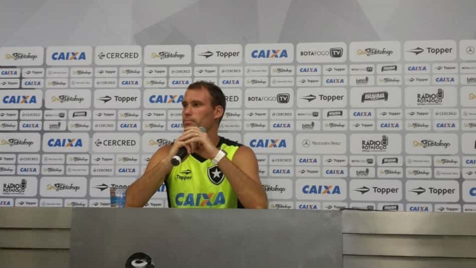 Carli prevê rival 'fechado' para o jogo da Libertadores e valoriza estratégia