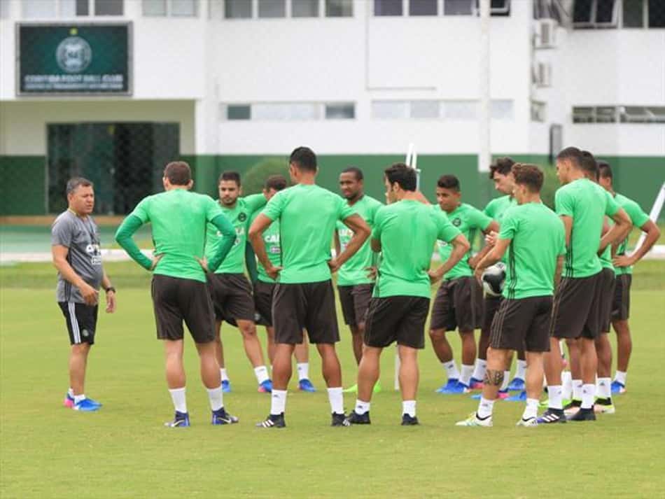 Por pedido de jogadores, Coritiba deve manter Pachequinho até fim do Paranaense