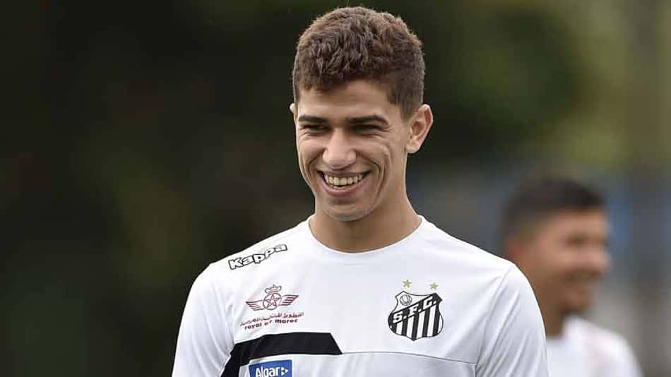 Vitor Bueno é o novo dono da camisa 7