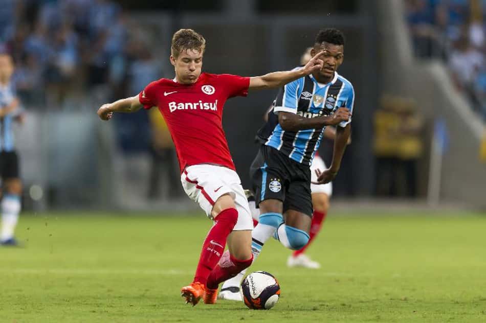Em jogo eletrizante, Grêmio e Inter empatam na Arena pelo Gaúcho