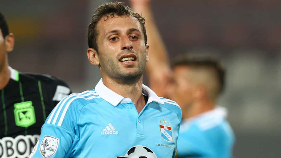 Zagueiro de adversário do Santos na estreia da Libertadores se naturaliza peruano