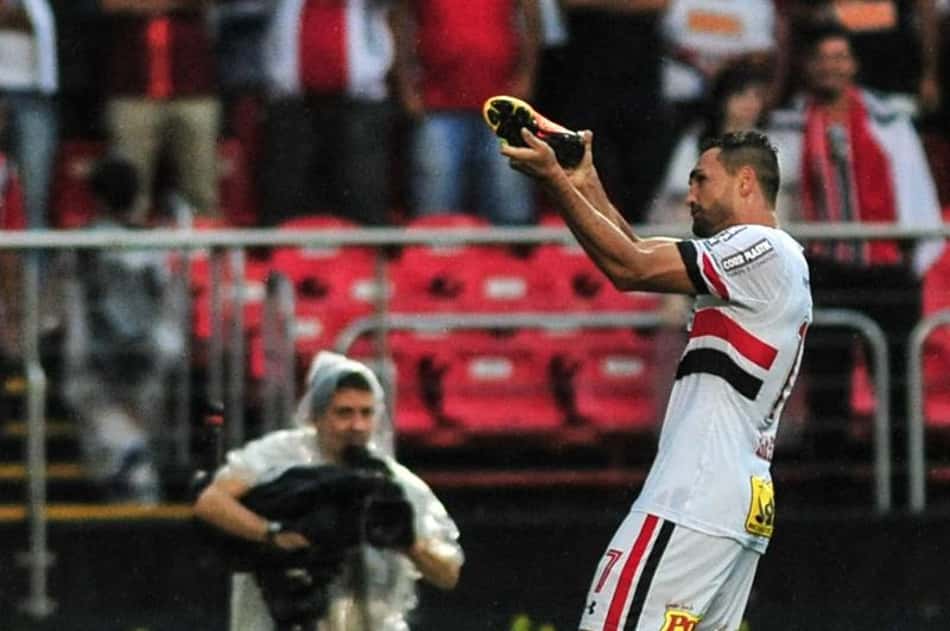 Seis anos após quase jogar em rival, Gilberto diz: 'Amo estar no São Paulo'
