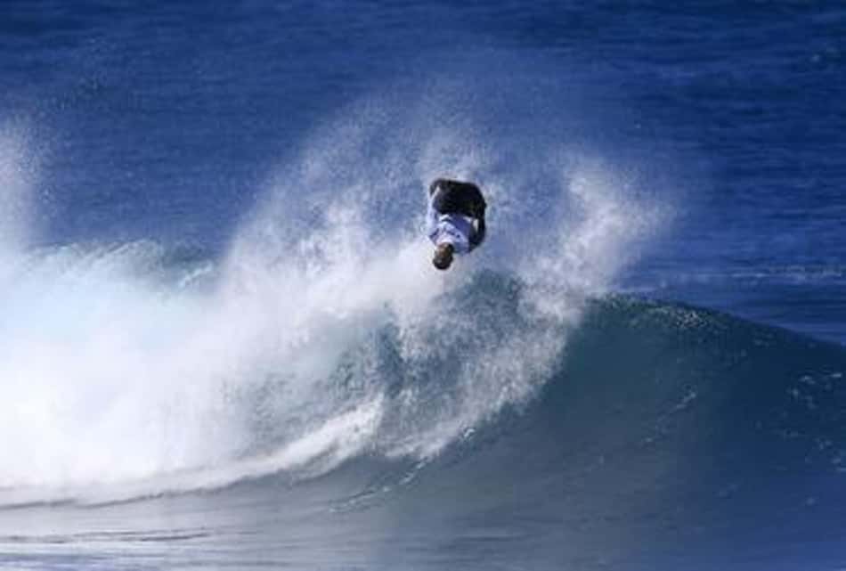 Sócrates Santana brilha em estreia profissional no bodyboard
