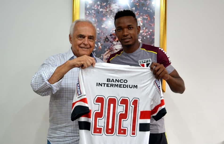 Na onda de renovações, São Paulo estende contrato de Thiago Mendes