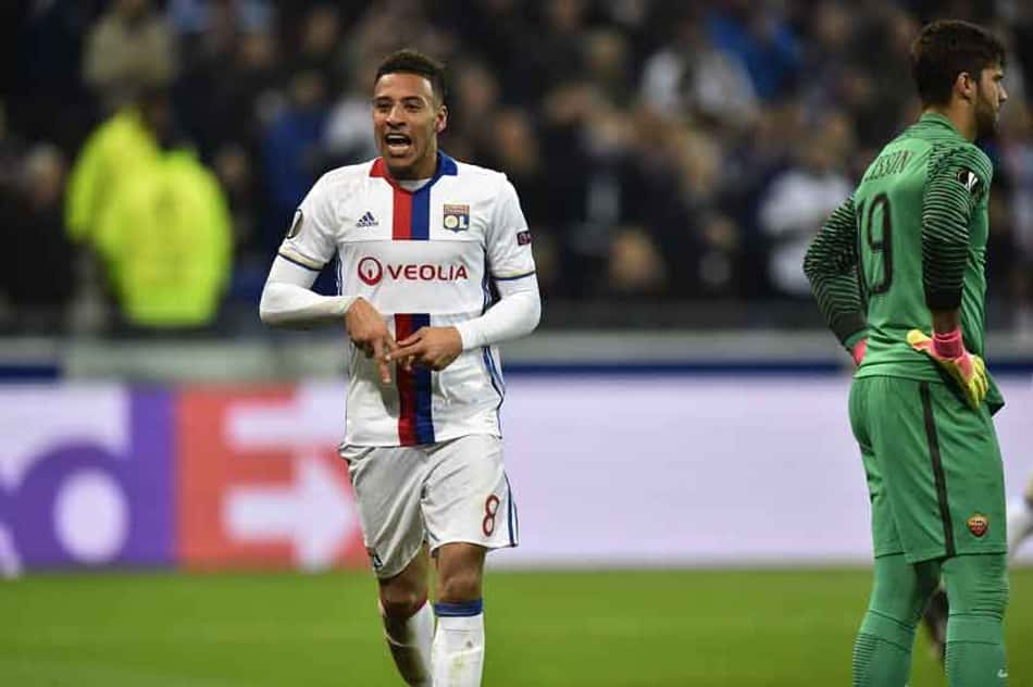 Lyon vira sobre a Roma e sai na frente nas oitavas da Liga Europa