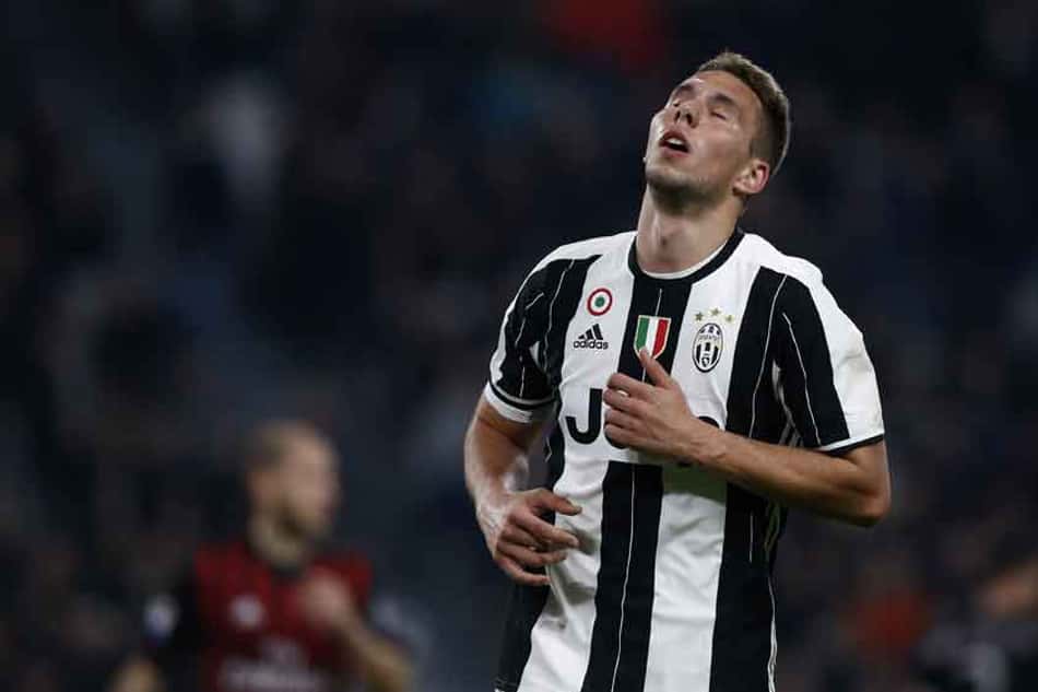 Pjaca passa por cirurgia no joelho e deve ficar fora por seis meses