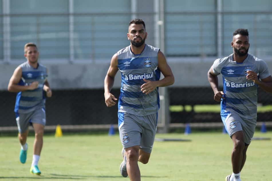 Elenco do Grêmio faz trabalho físico na volta de Calama