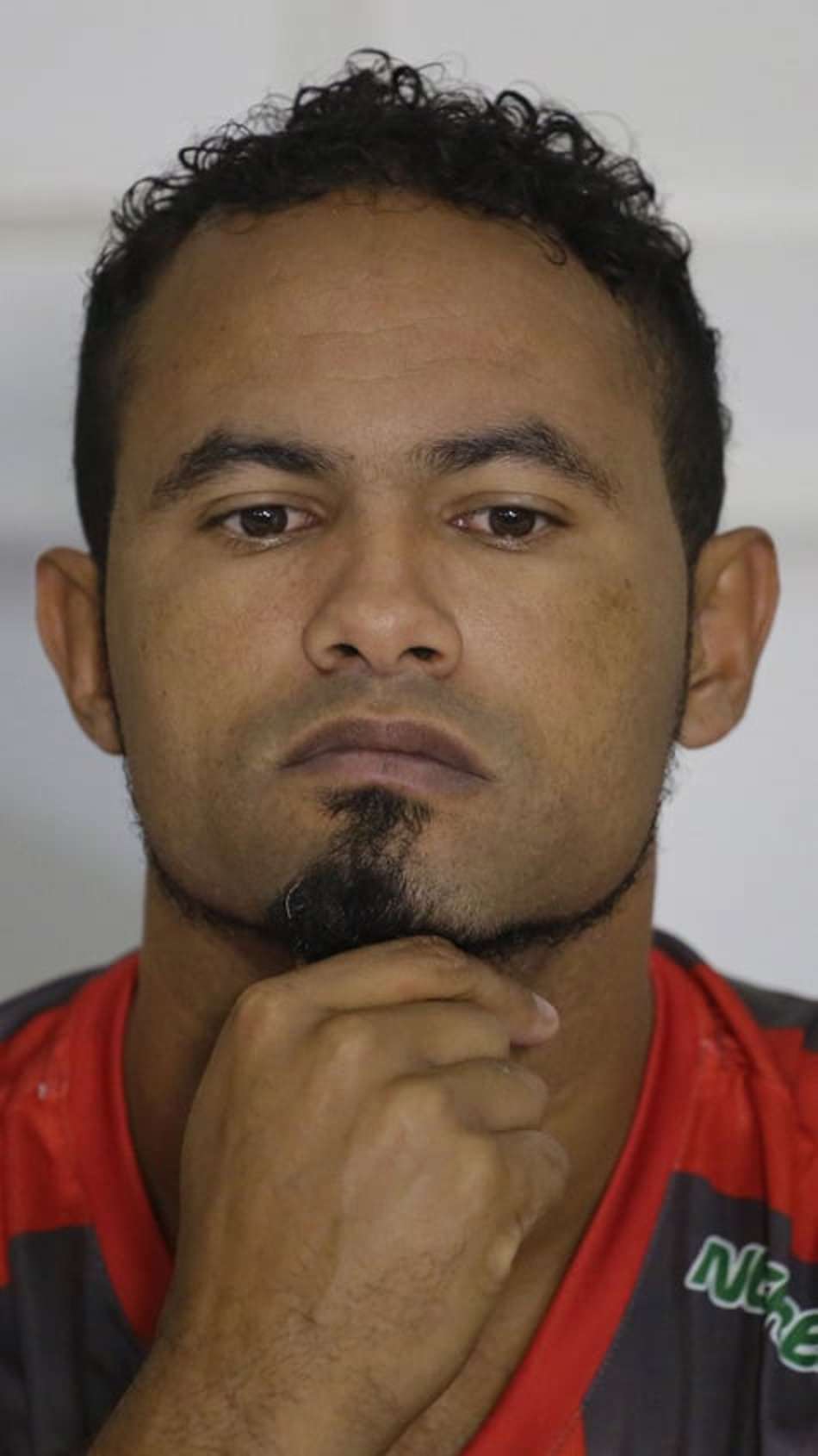 Polêmica! Em jogo do Boa, Bruno diz que torcida adversária jogou vergalhão de ferro em sua direção