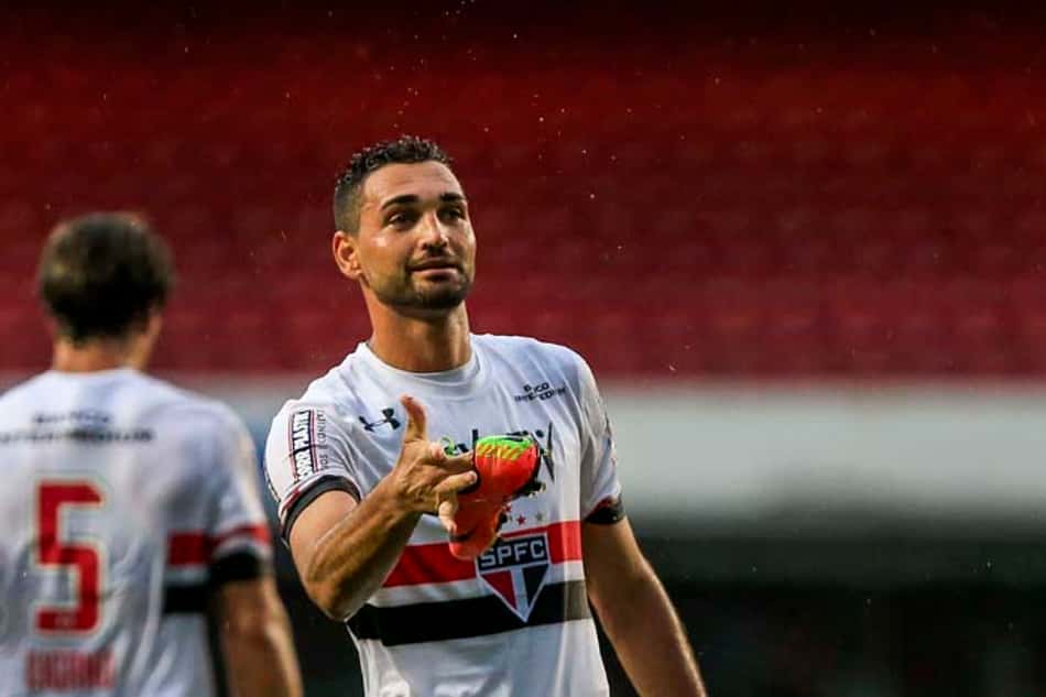 Sem Pratto, Gilberto fala em assumir responsabilidade no São Paulo