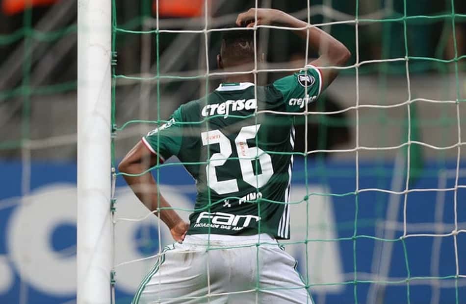 Mina dança após marcar o gol diante do Jorge Wilstermann 