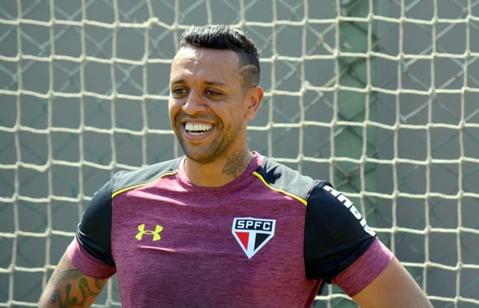 'Folga' do São Paulo tem jogo-treino e lesionados trabalhando com bola