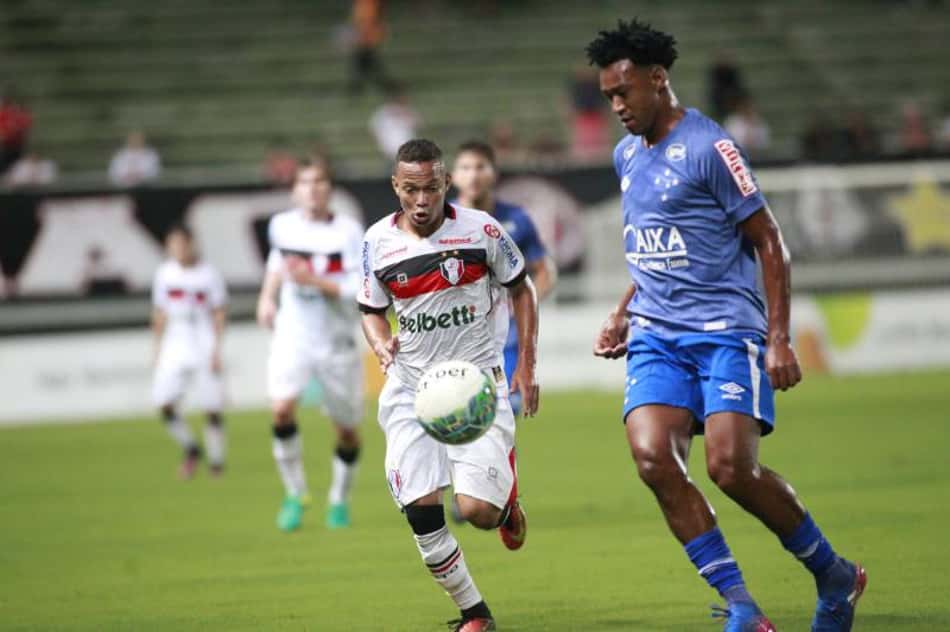No retorno de Dedé, Cruzeiro e Joinville empatam sem gols