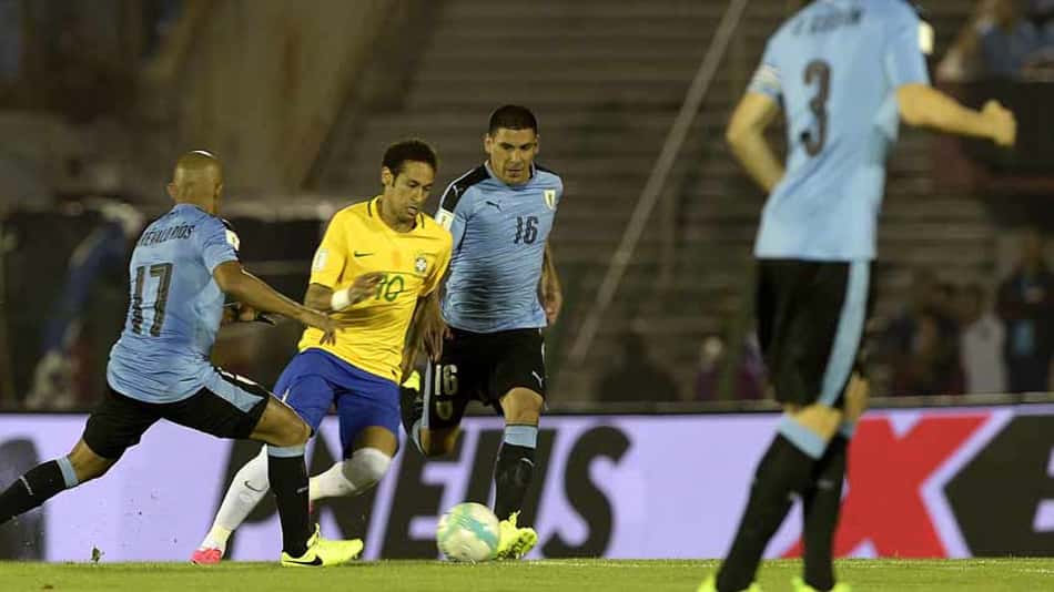 Neymar chama o jogo logo no início e tenta colocar o Brasil na frente&nbsp;