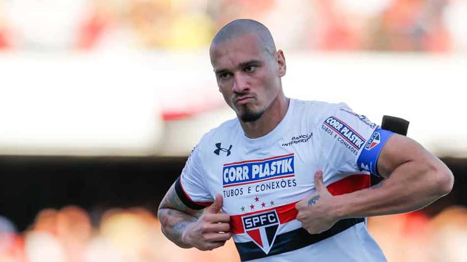 O futebol está chato? LANCE! aponta se há 'politicamente correto' em campo