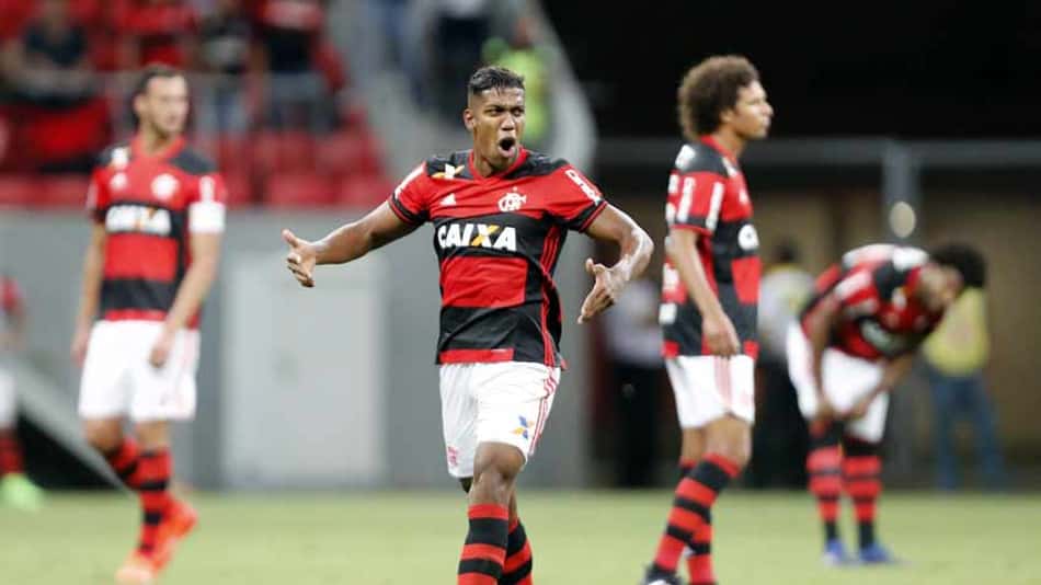 Berrío pega três jogos de suspensão por expulsão na Libertadores