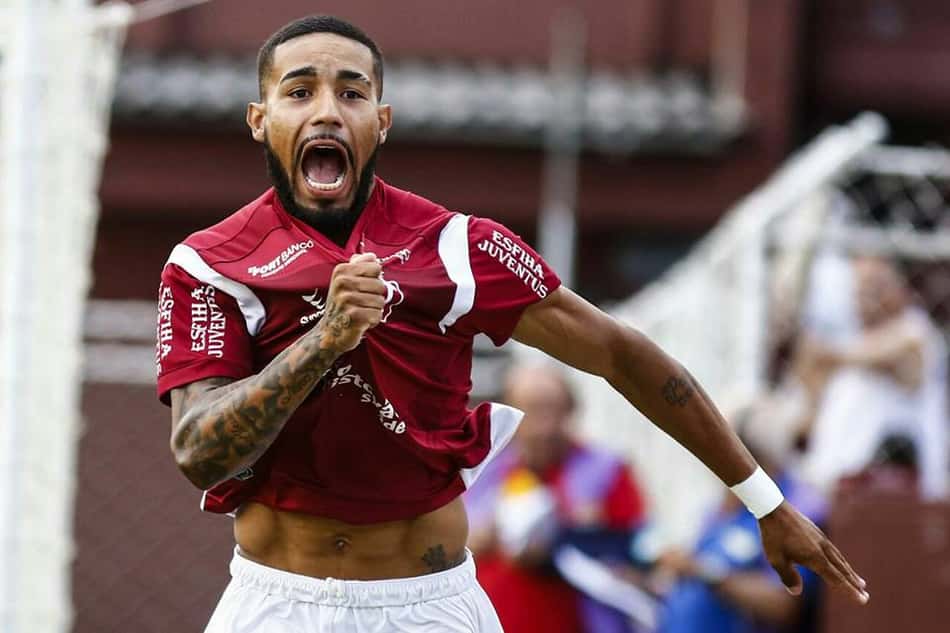 Autor de um dos gols do Juventus sobre a Portuguesa, meia lamenta situação dos clubes: 'Entristece'