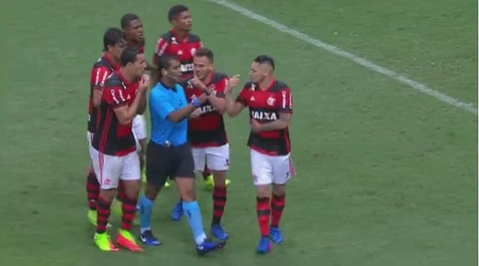 Trapalhadas do apito! Veja os erros de arbitragem da temporada