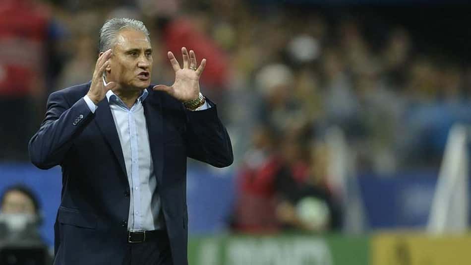 Tite promete celebrar vaga na Copa com 'caipora' e rebate crítica de Arce