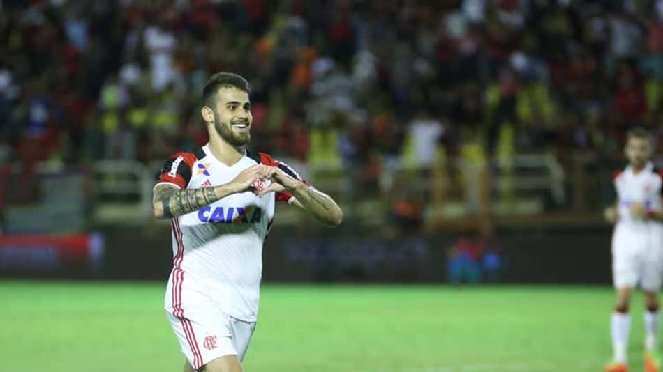 Felipe Vizeu tem dois gols no Carioca