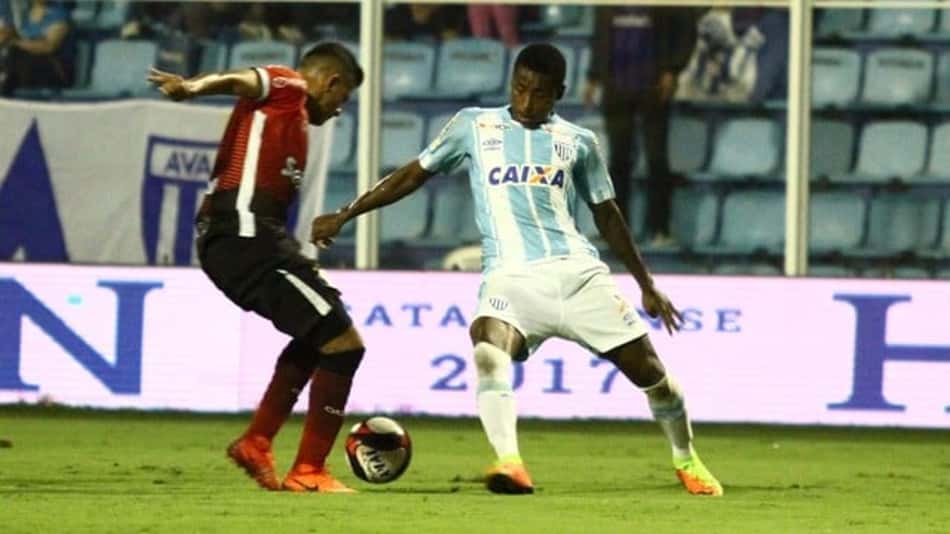Com gol de Denilson, Avaí derrota o Joinville na Ressacada