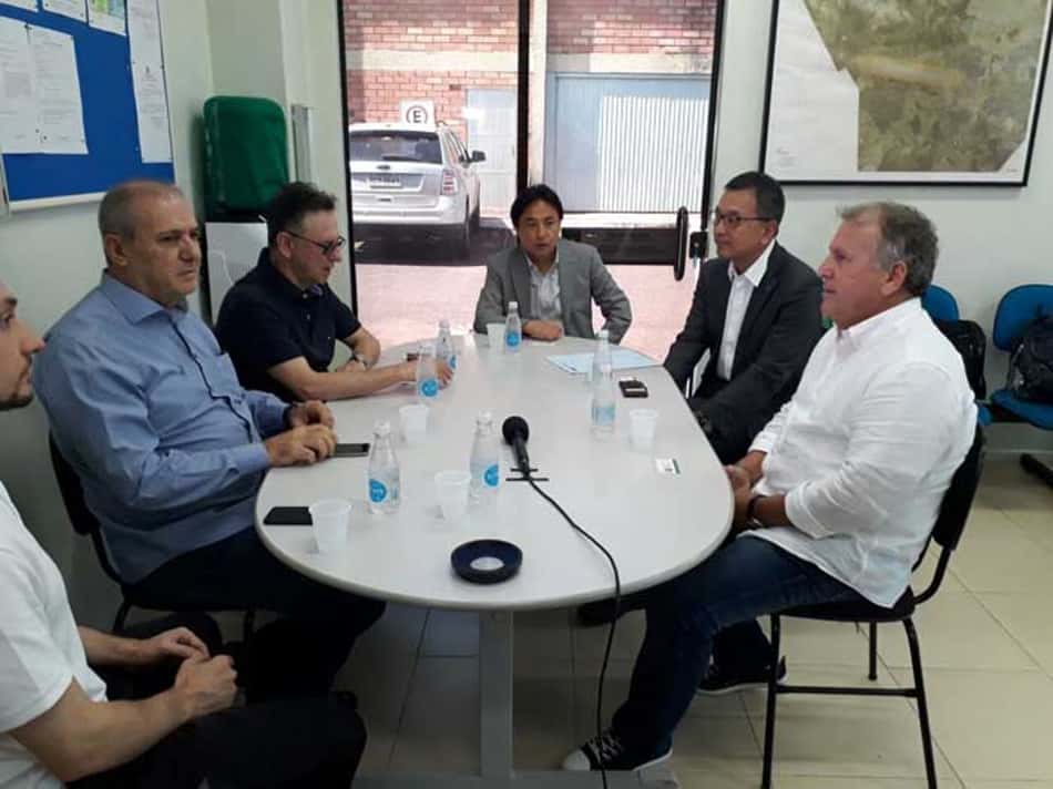 Com presença de Zico, Chape se reúne com presidente da Liga Japonesa em virtude da Copa Suruga
