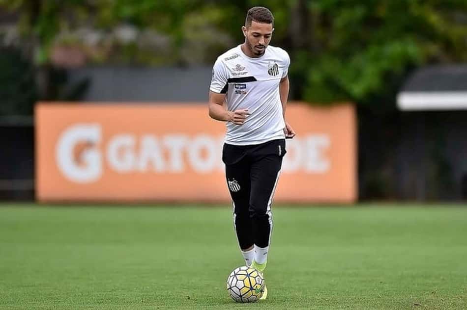 Após Carlinhos, Fortaleza estuda outros três nomes para reforçar o plantel