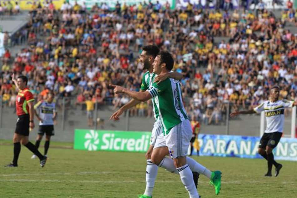 Coritiba atropela o Cascavel e praticamente se garante na semifinal