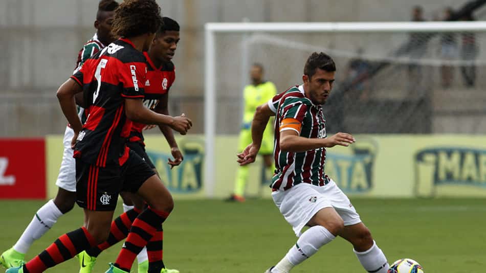 Carioca: 12 clubes se dividem em dois grupos e disputam dois turnos. Campeões não se classificam direto à final 