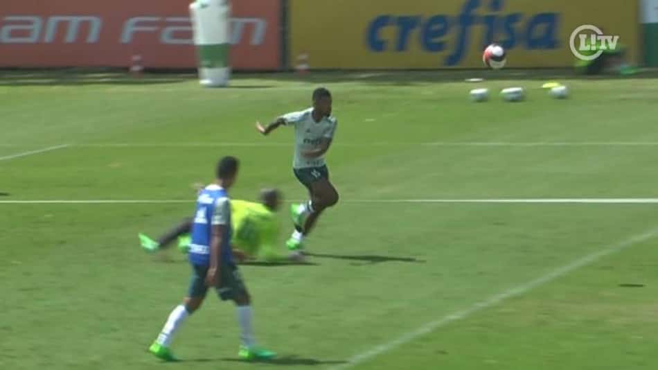 Michel deixa Jailson pra trás com cavadinha em treino do Palmeiras. Veja!