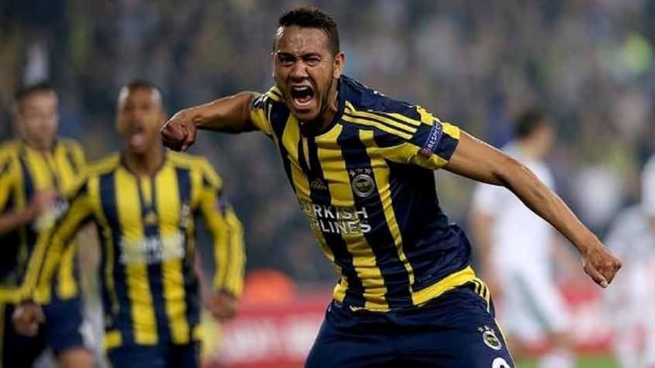 Veja imagens do volante Souza pelo Fenerbahçe