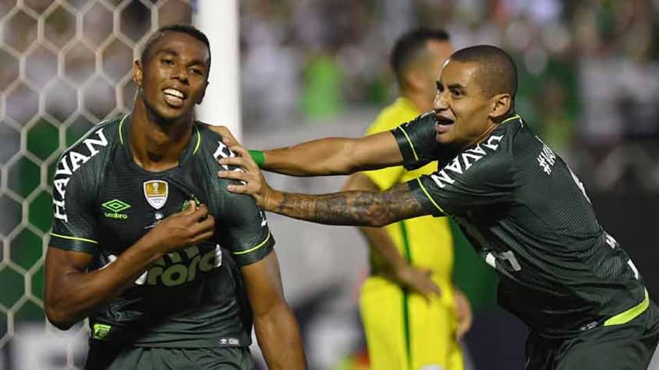 Autor do gol da vitória histórica da Chape sobre o Atlético Nacional, zagueiro celebra: 'Não tem preço'