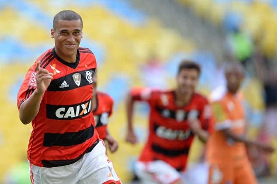 Cruzeiro faz consulta pelo zagueiro Welinton, ex-Fla, que está no Besiktas, da Turquia