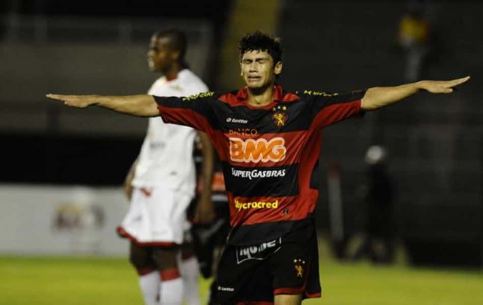 Após publicar foto com camisa do Sport, Ciro de desculpa com torcida do JEC