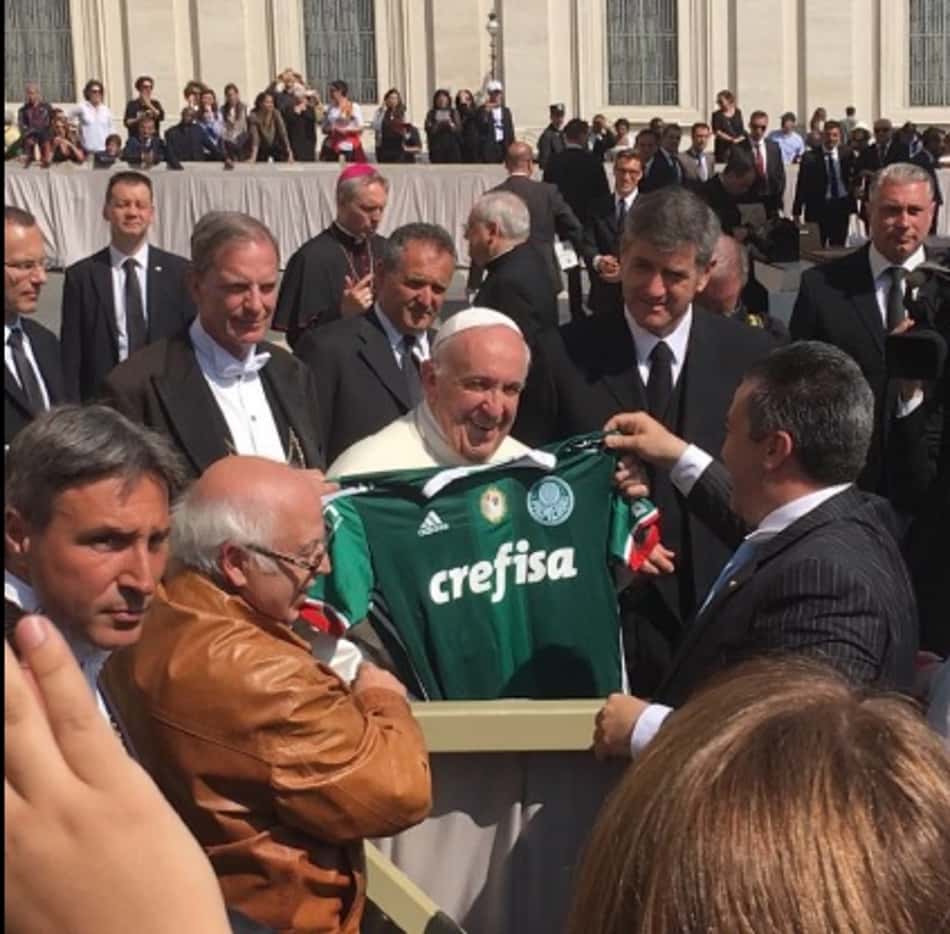 Papa Francisco recebeu a camisa do Palmeiras 
